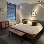 Commune Suites